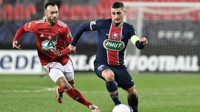 Marco Verratti (r) wird PSG gegen Bayern wohl fehlen.