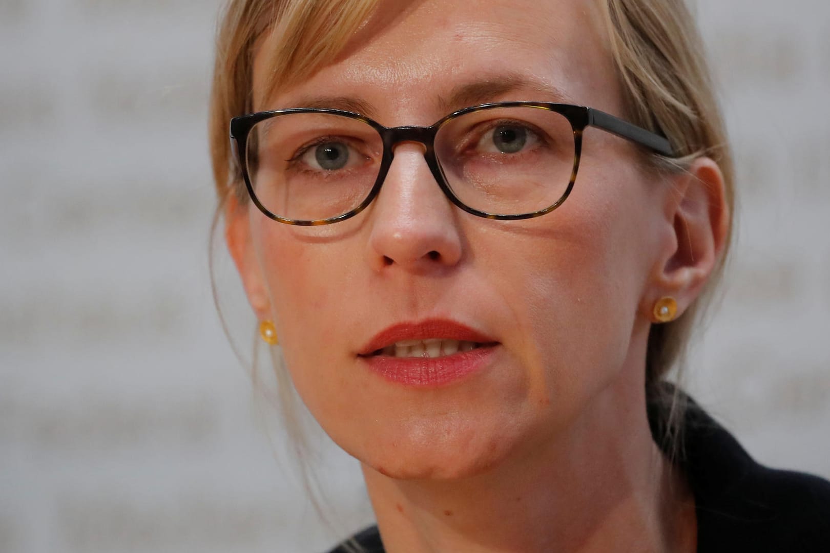 Die deutsche Virologin Isabella Eckerle bei einer Pressekonferenz in Bern (Archivbild). Sie hat auf Twitter ihren Frust über die Versäumnisse der Politik abgelassen.