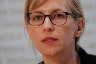 Die deutsche Virologin Isabella Eckerle bei einer Pressekonferenz in Bern (Archivbild). Sie hat auf Twitter ihren Frust über die Versäumnisse der Politik abgelassen.