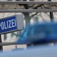 Polizeirevier in Frankfurt (Symbolbild): In der Nacht zum Samstag überrollten zwei Geländewagenfahrer im Bahnhofsviertel einen Fußgänger.
