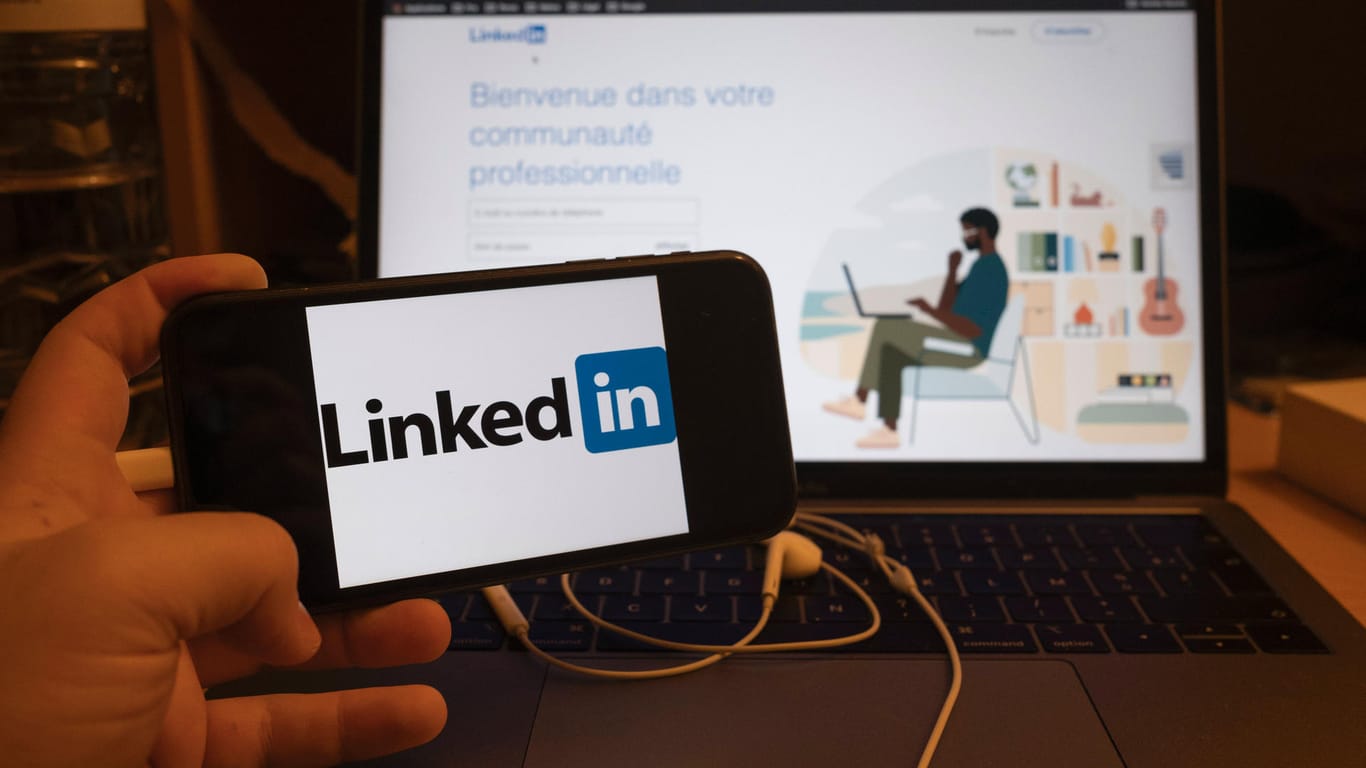 Webseite und Logo des Karrierenetzwerks LinkedIn: Die Beschäftigten in den USA erhalten eine Woche Sonderurlaub.