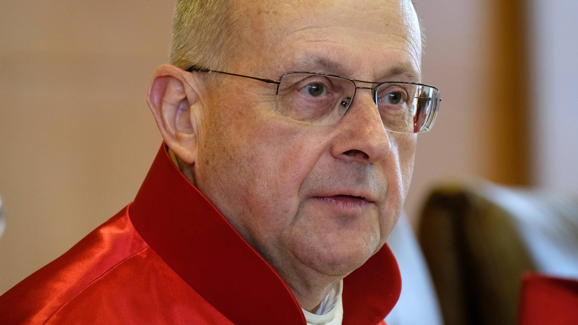 Ferdinand Kirchhof, der frühere Vizepräsident des Bundesverfassungsgerichts: "Mir fehlt die Beteiligung des Parlaments." (Archivbild) Ferdinand Kirchhof, der frühere Vizepräsident des Bundesverfassungsgerichts: "Mir fehlt die Beteiligung des Parlaments." (Archivbild)