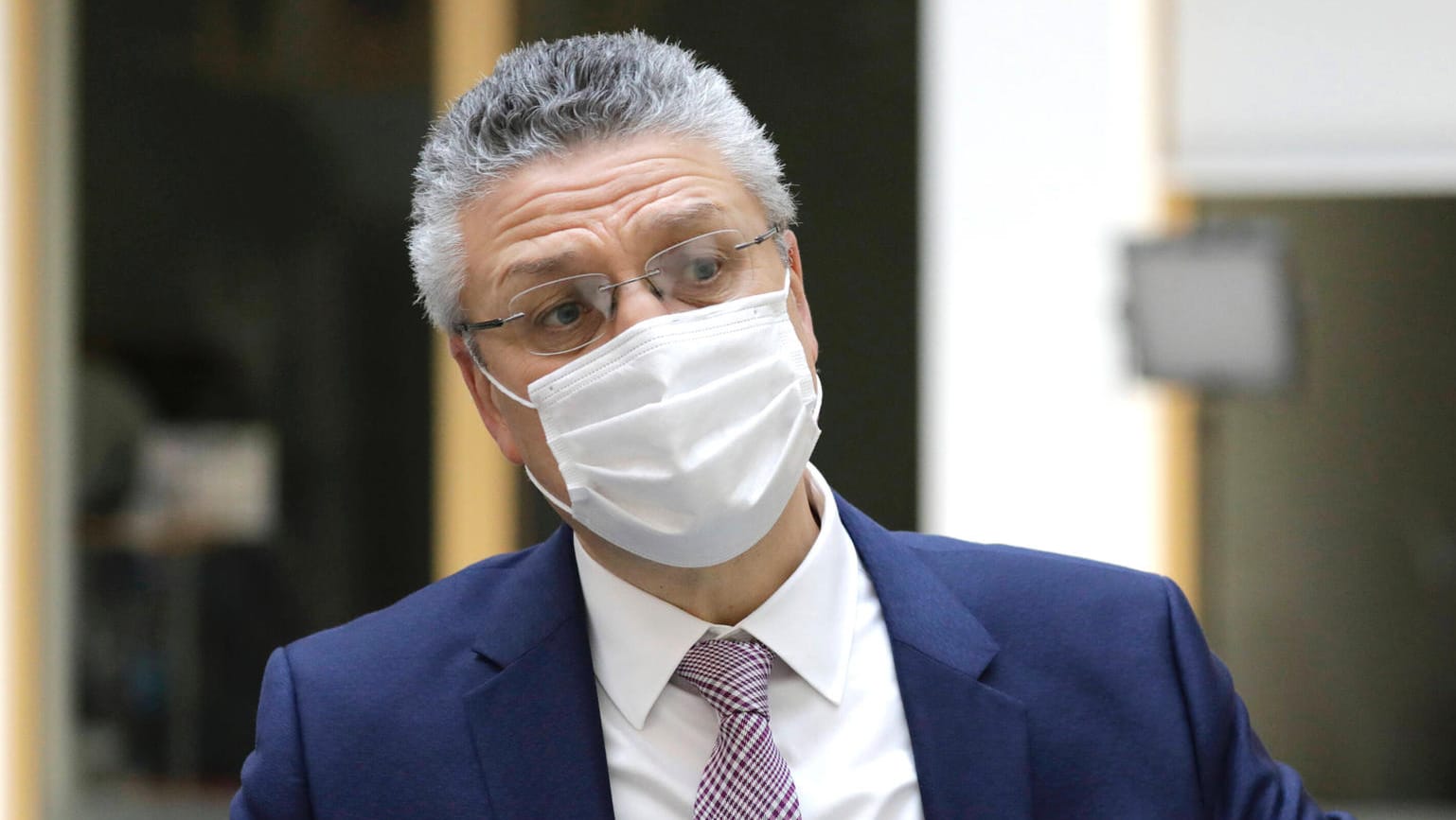 Lothar Wieler: Der Präsident des Robert Koch-Instituts hat seine erste Astrazeneca-Impfung erhalten. Lothar Wieler: Der Präsident des Robert Koch-Instituts hat seine erste Astrazeneca-Impfung erhalten.