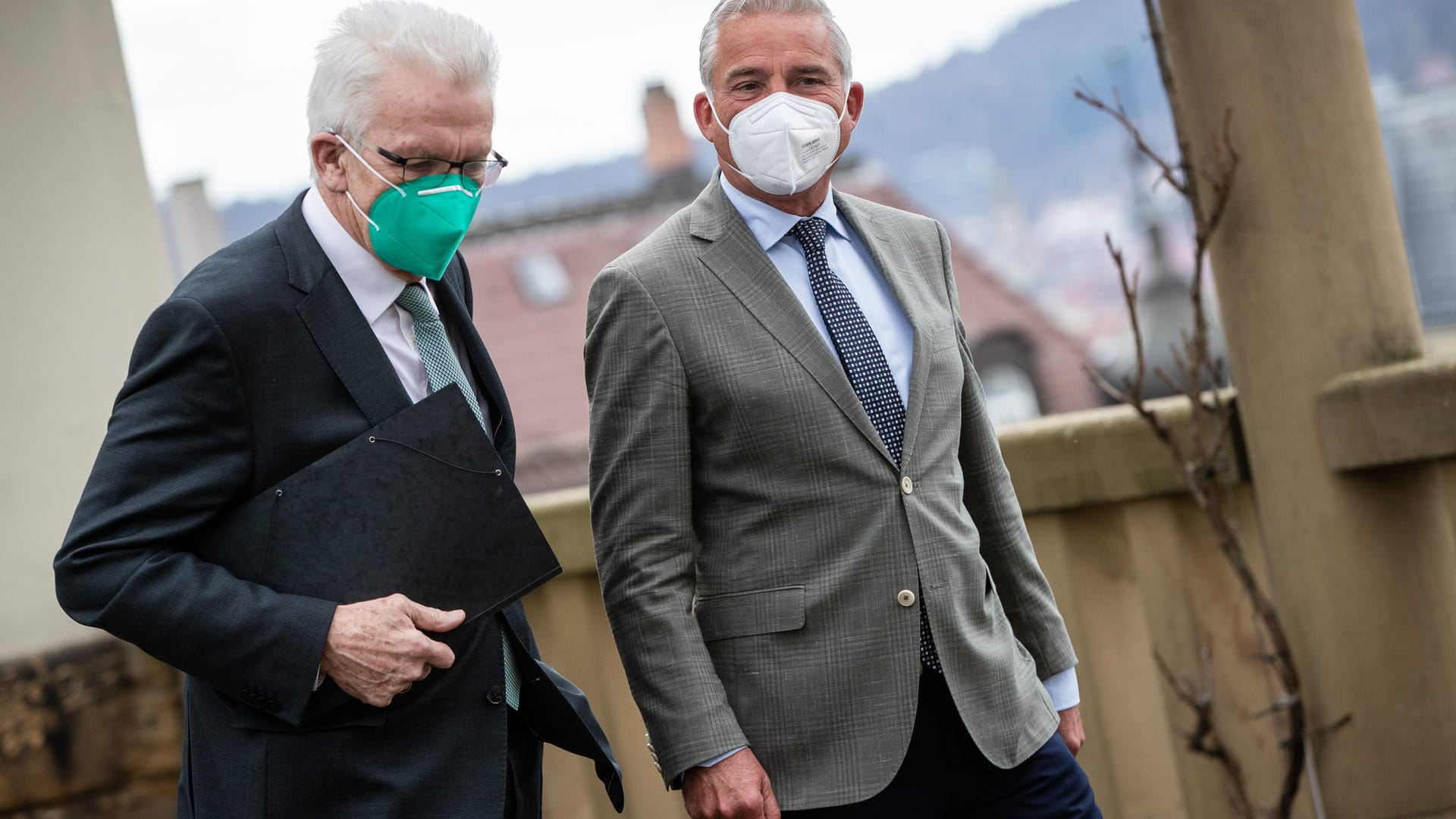 Winfried Kretschmann (l) und Thomas Strobl (r): Die Grünen und die CDU haben sich auf Koalitionsgespräche geeinigt.