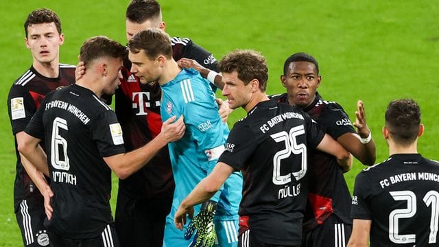 Die neunte Meisterschaft in Serie ist dem FC Bayern kaum noch zu nehmen. Die neunte Meisterschaft in Serie ist dem FC Bayern kaum noch zu nehmen.
