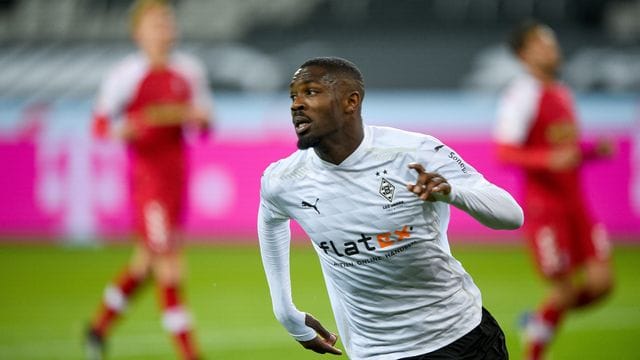Mit seinem Doppelpack hat Marcus Thuram den Gladbachern den 2:1-Sieg über Freiburg beschert. Mit seinem Doppelpack hat Marcus Thuram den Gladbachern den 2:1-Sieg über Freiburg beschert.