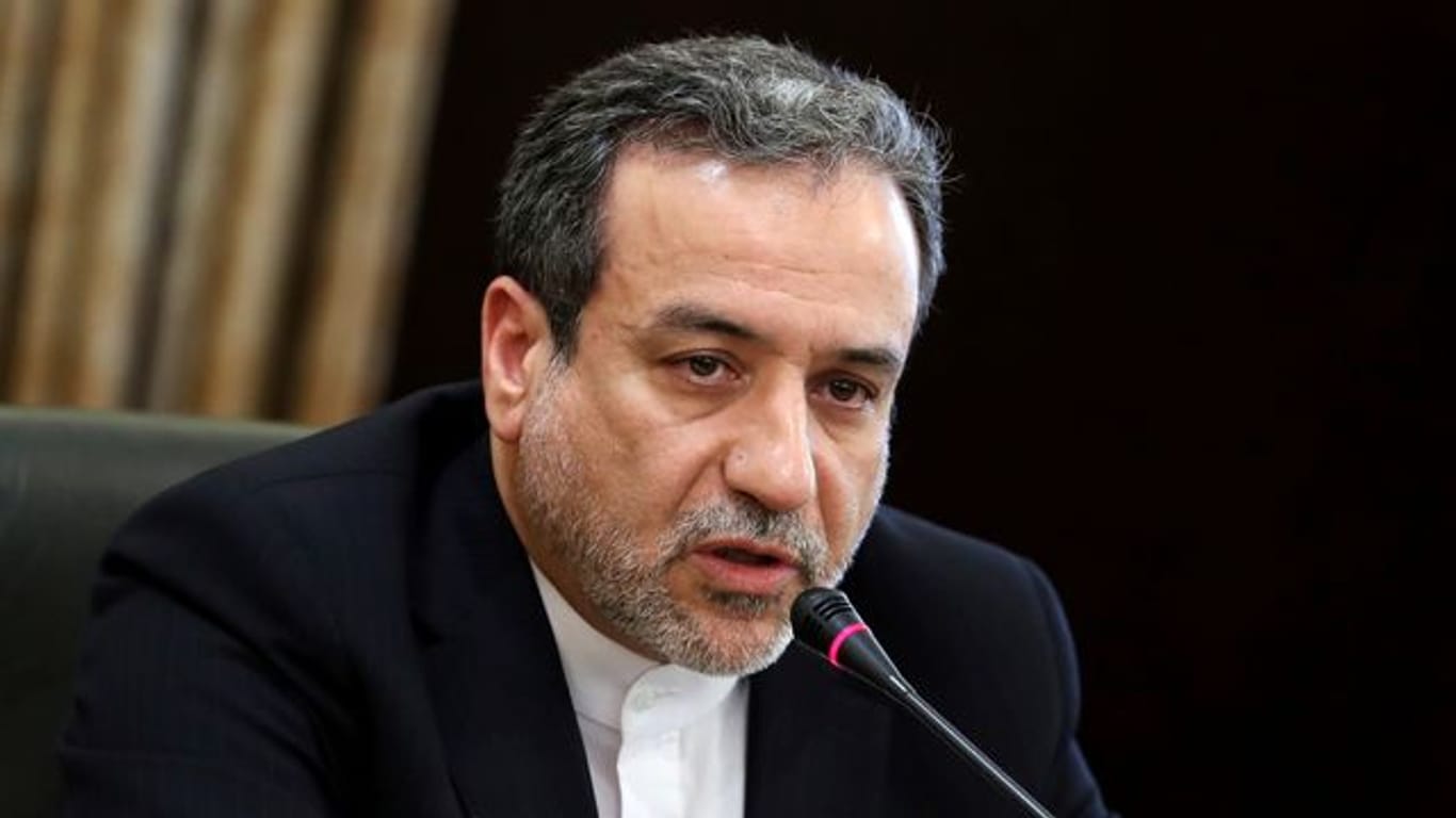 Irans Vizeaußenminister Abbas Araghchi stellt vor dem Atomtreffen in Wien Forderungen an Washington: "Irans Politik diesbezüglich ist klar und einfach: Die USA müssen zum Wiener Atomabkommen zurück.