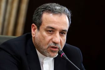 Irans Vizeaußenminister Abbas Araghchi stellt vor dem Atomtreffen in Wien Forderungen an Washington: "Irans Politik diesbezüglich ist klar und einfach: Die USA müssen zum Wiener Atomabkommen zurück.