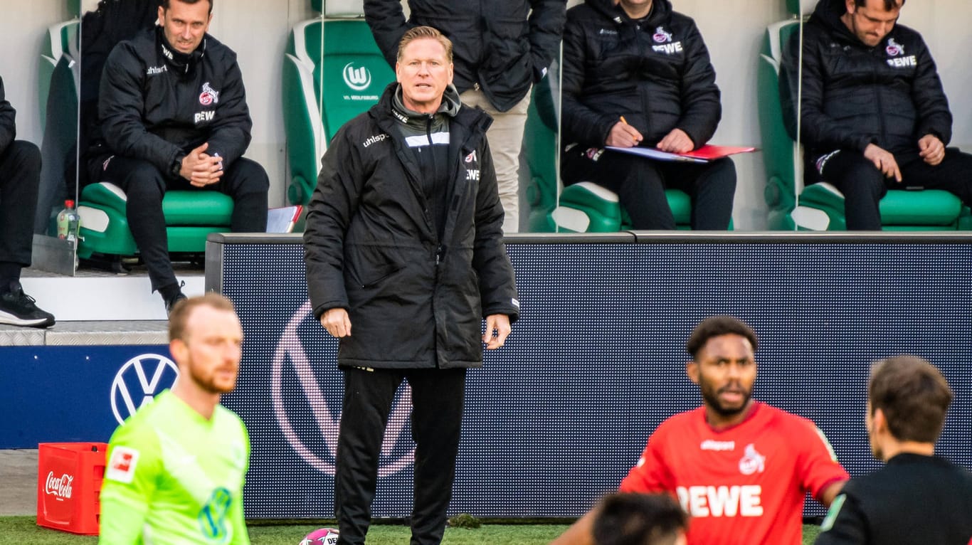 Markus Gisdol am Spielfeldrand: Der Trainer sitzt gegen Mainz wieder auf der Bank.