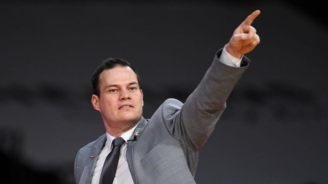 Trainer Johan Roijakkers und seine Bamberger kassierten nach zuvor fünf Siegen in Serie wieder eine Niederlage. Trainer Johan Roijakkers und seine Bamberger kassierten nach zuvor fünf Siegen in Serie wieder eine Niederlage.