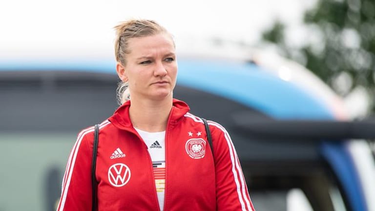 Alexandra Popp kommt zum Training der Fußballnationalmannschaft der Frauen (Symbobild): Beim Spiel gegen den FC Bayern München hatte sie dich verletzt.