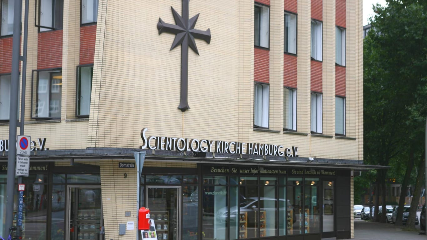 Sitz der Scientology Kirche in Hamburg (Archivbild): In Broschüren wirbt die Organisation mit den Corona-Maßnahmen um Mitglieder.