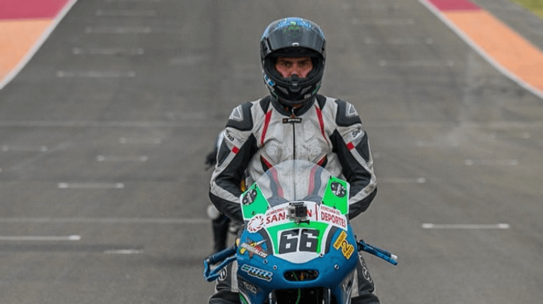 Alberto Zapata Bacur auf einem Motorrad: Der junge Rennsportler starb bei einem Wettbewerb.