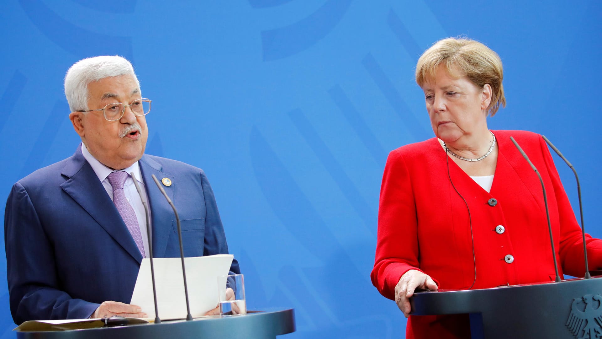 Mahmud Abbas und Angela Merkel: Der Palästinenserpräsident ist wegen einer medizinischen Untersuchung un Deutschland und wird auch die Kanzlerin treffen. Mahmud Abbas und Angela Merkel: Der Palästinenserpräsident ist wegen einer medizinischen Untersuchung un Deutschland und wird auch die Kanzlerin treffen.