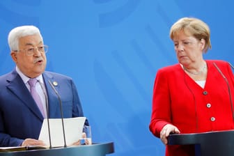 Mahmud Abbas und Angela Merkel: Der Palästinenserpräsident ist wegen einer medizinischen Untersuchung un Deutschland und wird auch die Kanzlerin treffen.
