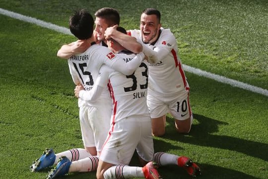 Eintracht Frankfurt gewann beim BVB und setzte sich von den Dortmundern ab.