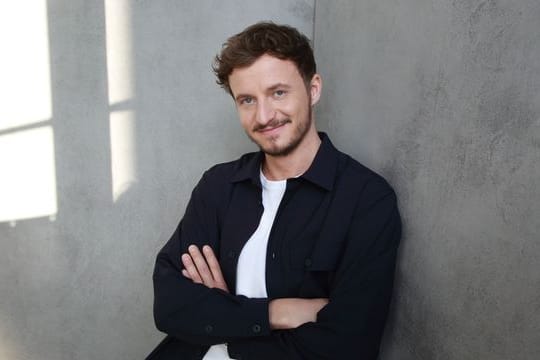 Tommi Schmitt ist Gastgeber der neuen ZDFneo-Show "Studio Schmitt".