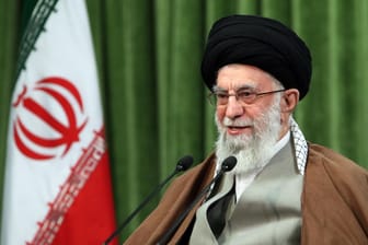 Irans Oberster Führer Ajatollah Ali Khamenei: Im Iran wurde nach offiziellen Angaben ein Mossad-Agent festgenommen.