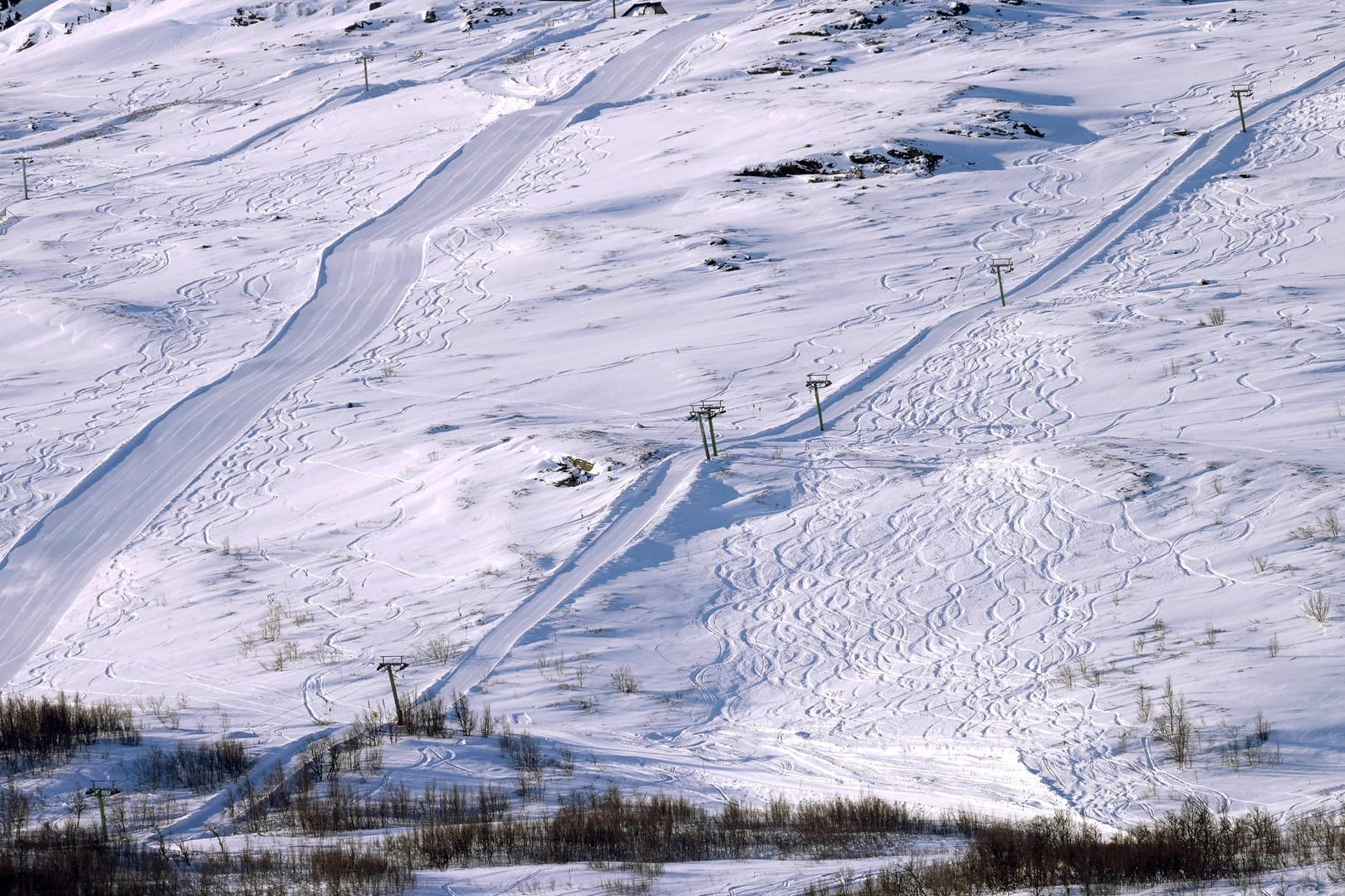 Eine Slalompiste in Bjorkliden, Schweden (Symbolbild): Ein Norweger hat versucht, die Grenze zwischen Norwegen und Schweden auf Skiern zu überqueren.
