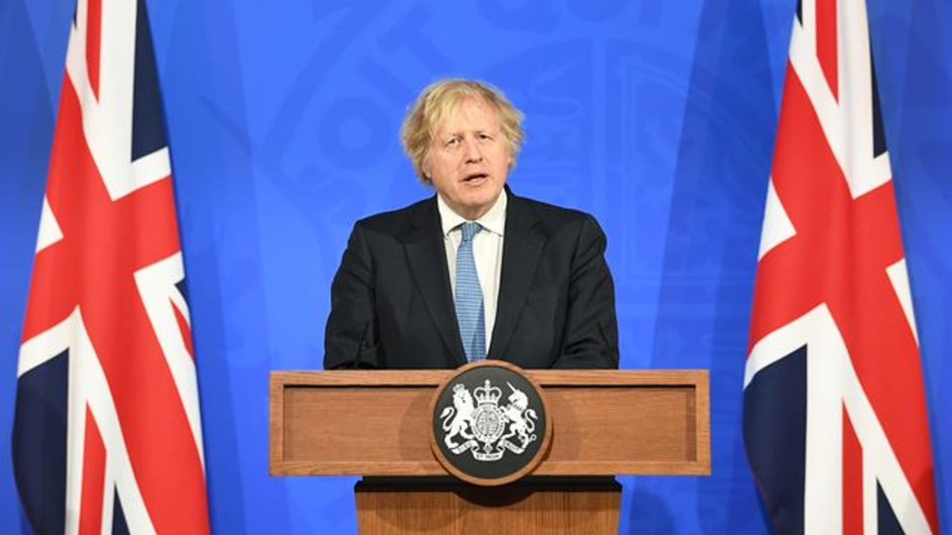 Der britische Premierminister Boris Johnson spricht bei einem Briefing zur Corona-Lage.