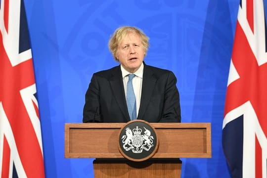 Der britische Premierminister Boris Johnson spricht bei einem Briefing zur Corona-Lage.