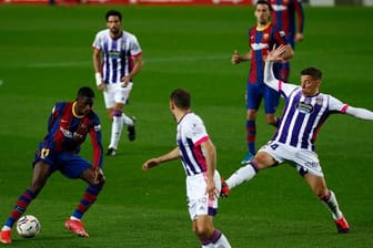 Ousmane Dembele (l) schoss Barcelona gegen Valladolid zum Sieg.