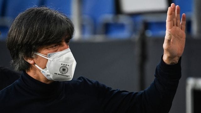 Steht nach der Pleite gegen Nordmazedonien erneut in der Kritik: Bundestrainer Joachim Löw.