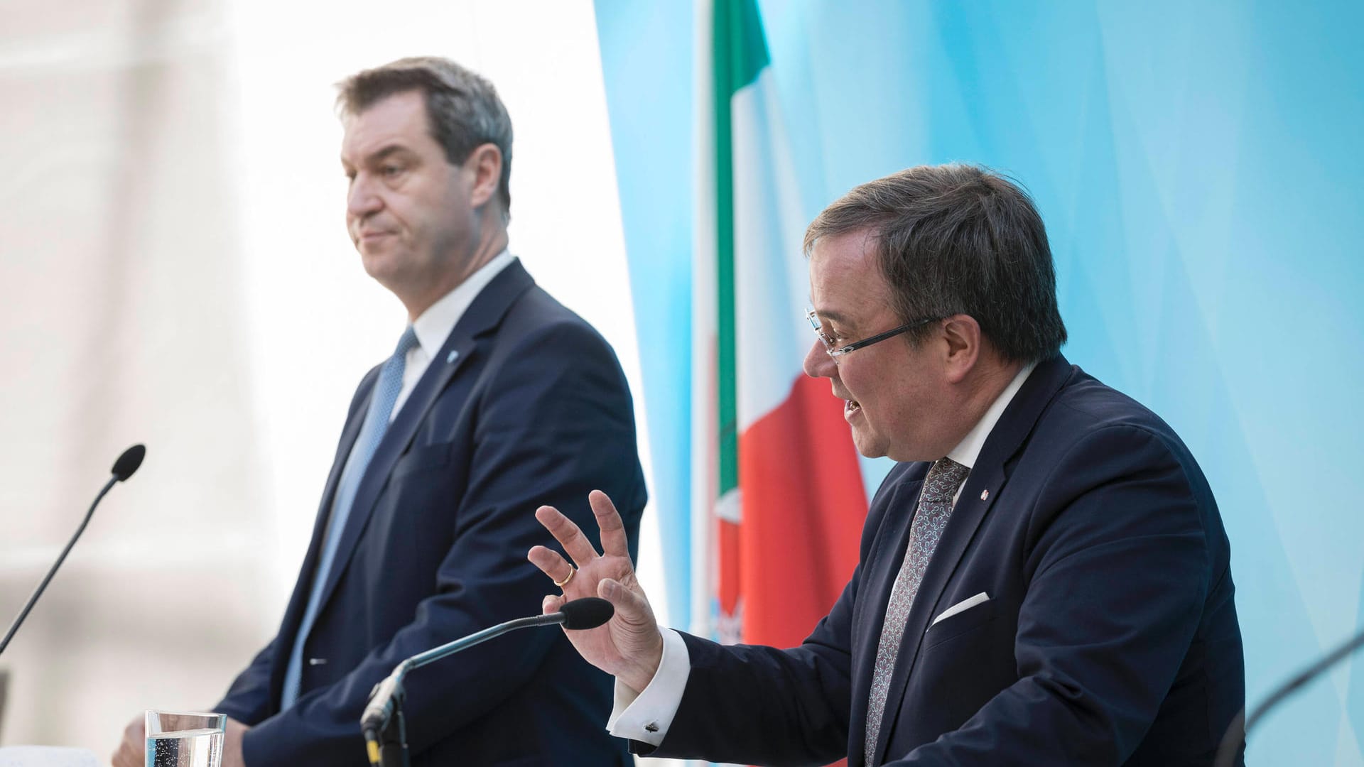 CSU-Vorsitzender Markus Söder (l) und CDU-Vorsitzender Armin Laschet: Die beiden stehen als mögliche Kanzlerkandidaten unter Beobachtung.