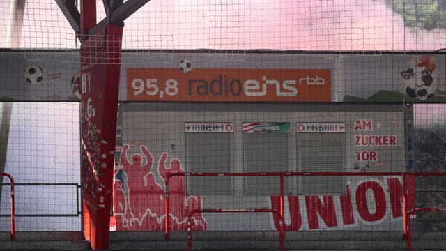 Die Vorfälle beim Berliner Derby beschäftigen nun auch den DFB. Die Vorfälle beim Berliner Derby beschäftigen nun auch den DFB.