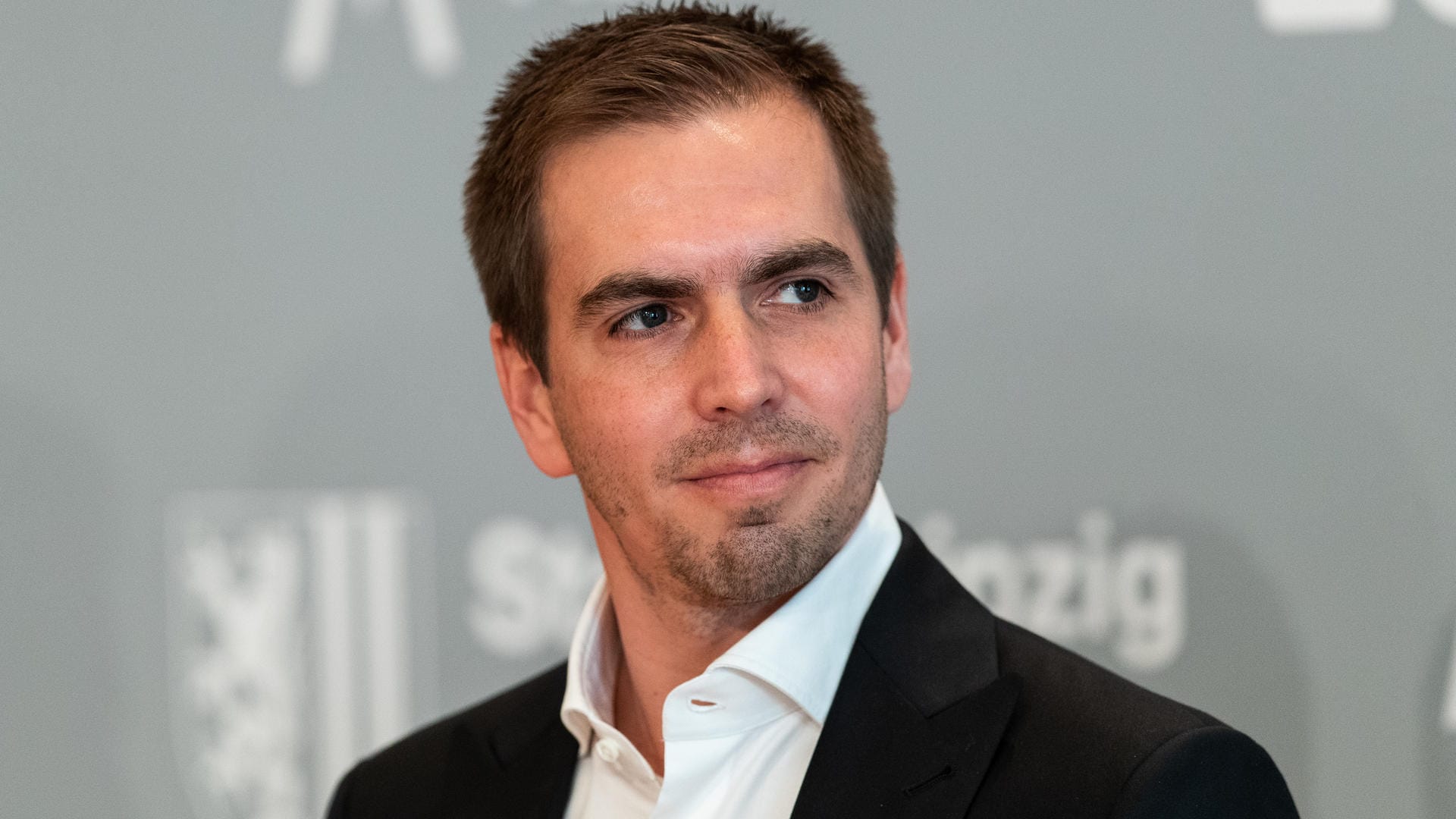 Philipp Lahm: Der Weltmeister von 2014 zeigt sich mit seinen beiden Kindern. Philipp Lahm: Der Weltmeister von 2014 zeigt sich mit seinen beiden Kindern.