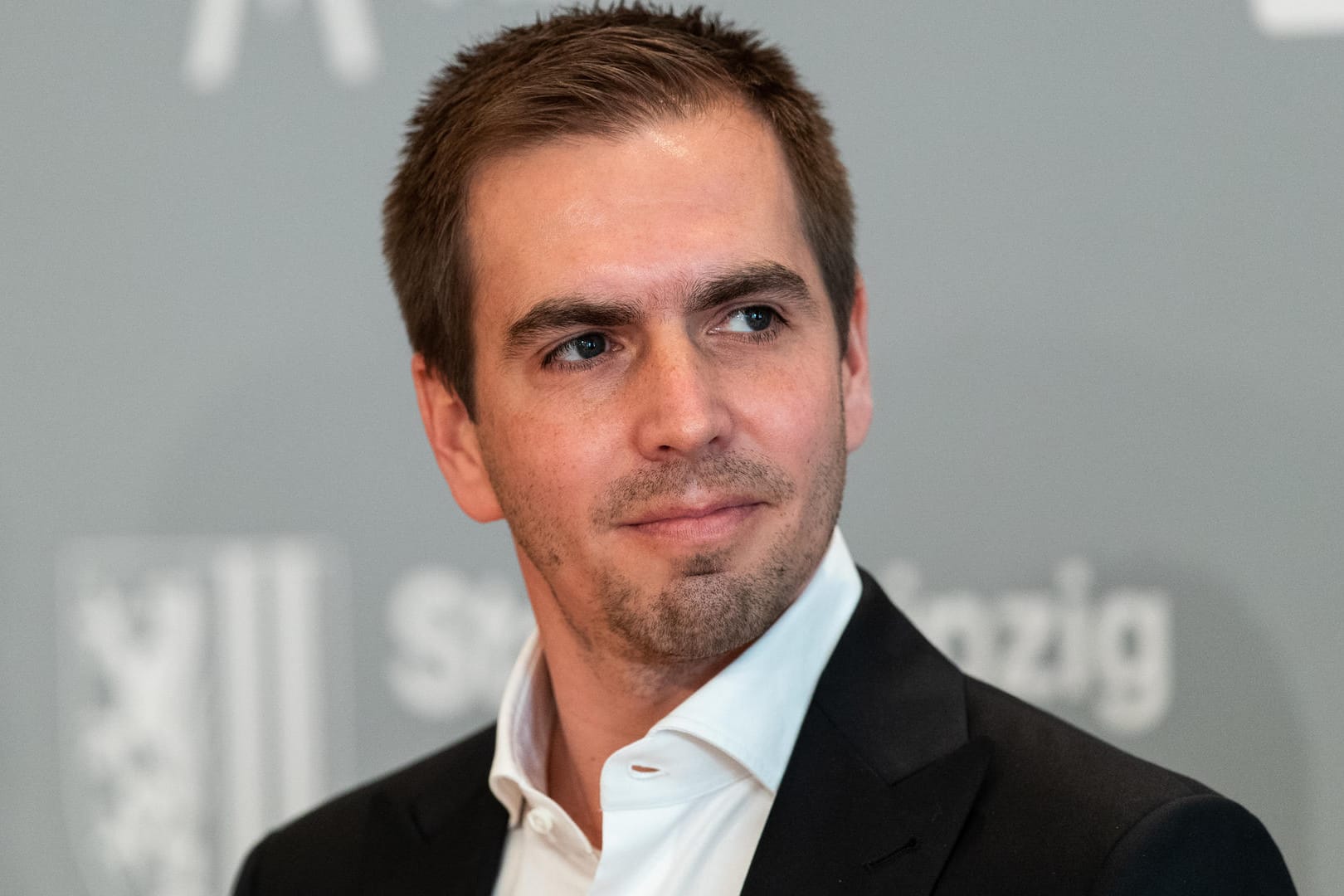 Philipp Lahm: Der Weltmeister von 2014 zeigt sich mit seinen beiden Kindern.