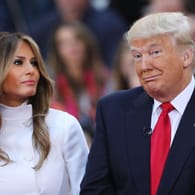 Donald Trump: Gemeinsam mit seiner Frau Melania Trump besuchte er seine Familie an Ostern in Palm Beach, Florida.