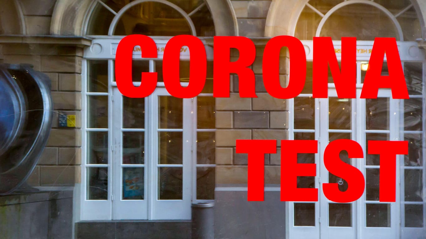 Ein Corona-Testzentrum in Wuppertal (Symbolbild): In ein ähnliches Testzentrum ist eingebrochen worden.
