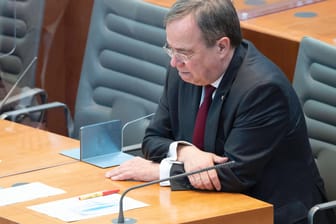 Armin Laschet im Landtag von Nordrhein-Westfalen: Der Ministerpräsident gerät parteiintern unter Druck.