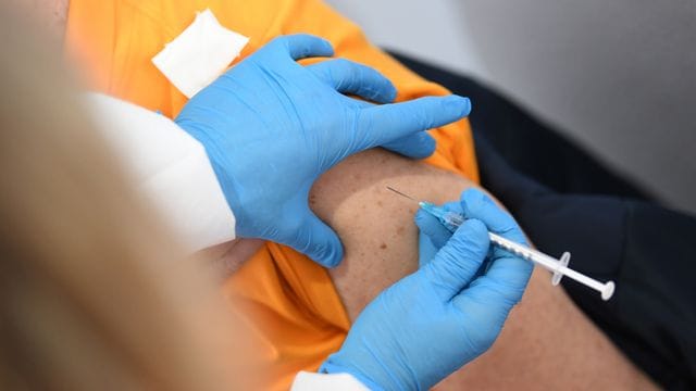 Die ausgefallenen Impftermine sollen innerhalb von drei Tagen nachgeholt werden. Die ausgefallenen Impftermine sollen innerhalb von drei Tagen nachgeholt werden.
