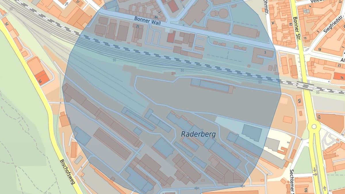 Der Bombenfundort in Köln-Raderberg: Der eingezeichnete Bereich wurde noch am Dienstagabend evakuiert.
