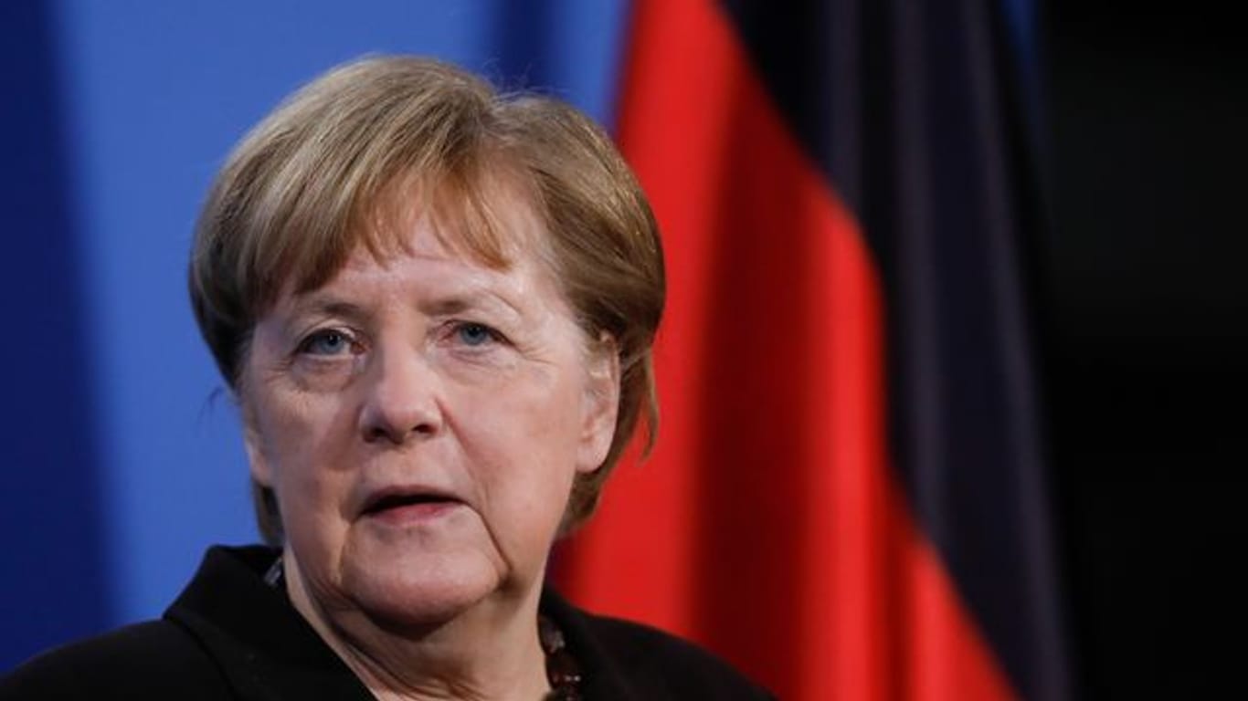 "Forderung nach einem kurzen einheitlichen Lockdown richtig": Kanzlerin Merkel steht einer Sprecherin zufolge hinter einer Idee von CDU-Chef Laschet - zumindest indirekt.