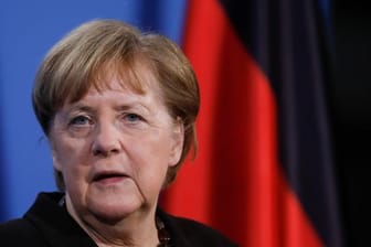 "Forderung nach einem kurzen einheitlichen Lockdown richtig": Kanzlerin Merkel steht einer Sprecherin zufolge hinter einer Idee von CDU-Chef Laschet - zumindest indirekt.