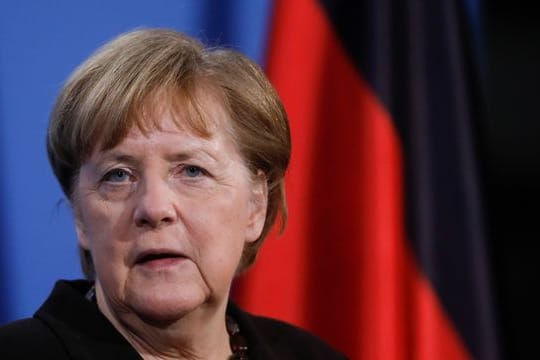 "Forderung nach einem kurzen einheitlichen Lockdown richtig": Kanzlerin Merkel steht einer Sprecherin zufolge hinter einer Idee von CDU-Chef Laschet - zumindest indirekt.