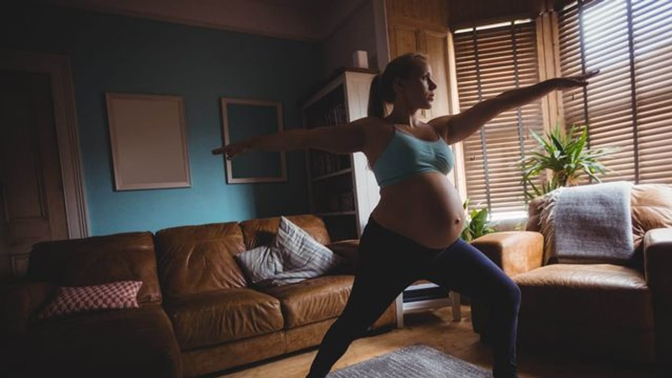 Spricht gesundheitlich nichts dagegen, ist moderate Bewegung für Schwangere in jedem Fall empfehlenswert.
