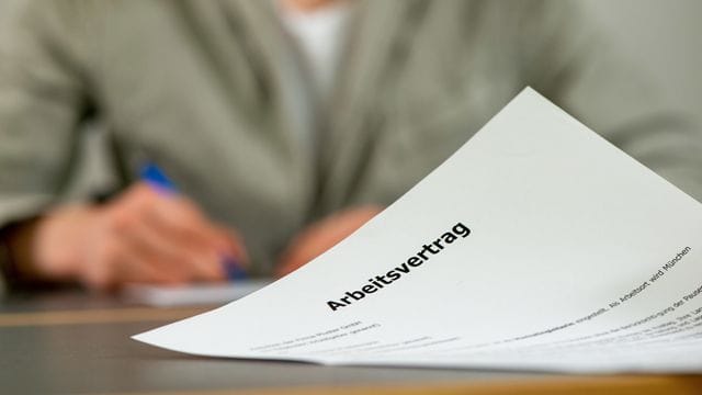 Arbeitsverträge mit Familienmitgliedern müssen auch dann steuerlich anerkannt werden, wenn keine festen Arbeitszeiten ausgemacht wurden.