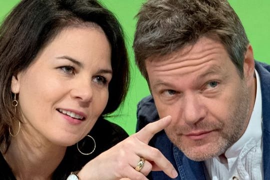 Annalena Baerbock und Robert Habeck wollen die K-Frage zunächst untereinander klären.