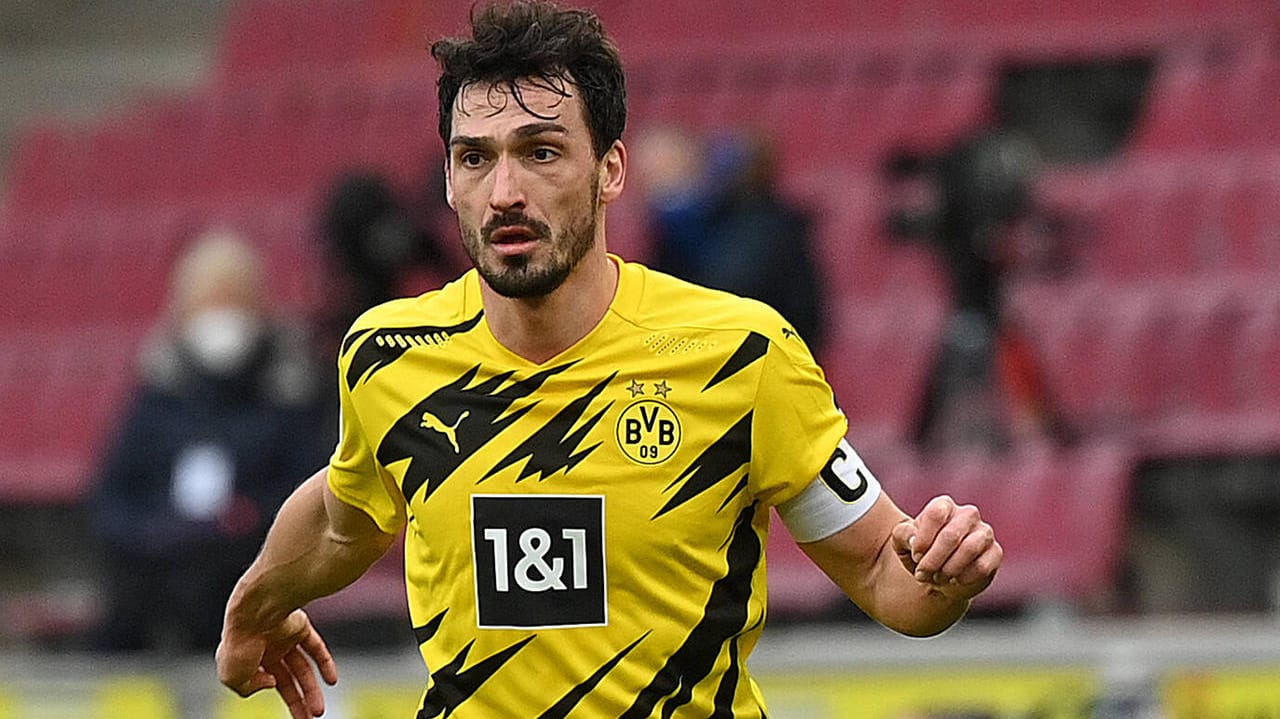 Mats Hummels: Der Weltmeister wurde nach dem Spiel gegen Köln wohl im Stadion vergessen. Mats Hummels: Der Weltmeister wurde nach dem Spiel gegen Köln wohl im Stadion vergessen.
