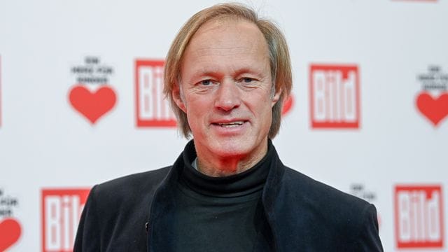 Gerhard Delling ist unter die Romanautoren gegangen. Gerhard Delling ist unter die Romanautoren gegangen.