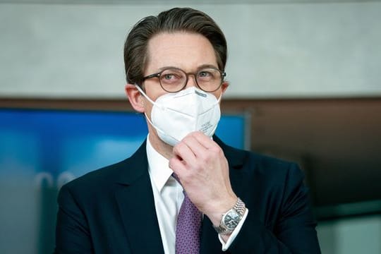 Andreas Scheuer (CSU), Bundesminister für Verkehr und digitale Infrastruktur, als Zeuge in einer Sitzung des Maut-Untersuchungsausschusses des Bundestags.
