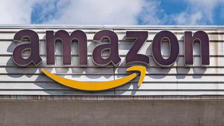 Amazon-Logo (Symbolbild): Der Handelskonzern sieht sich schwerer Kritik ausgesetzt.