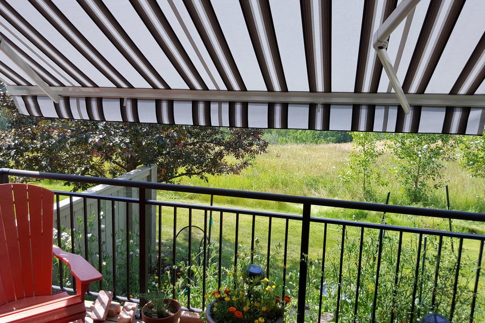 Ob im Garten, auf der Terrasse oder dem Balkon: Eine Markise schützt Sie zuverlässig vor der Sonne.