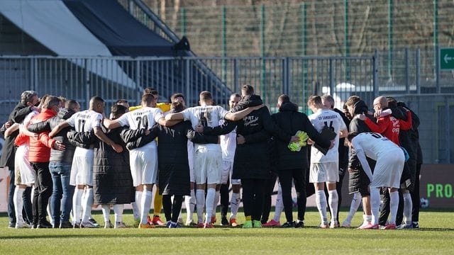 Nach dem KSC muss auch das Team vom SV Sandhausen in Corona-Quarantäne. Nach dem KSC muss auch das Team vom SV Sandhausen in Corona-Quarantäne.