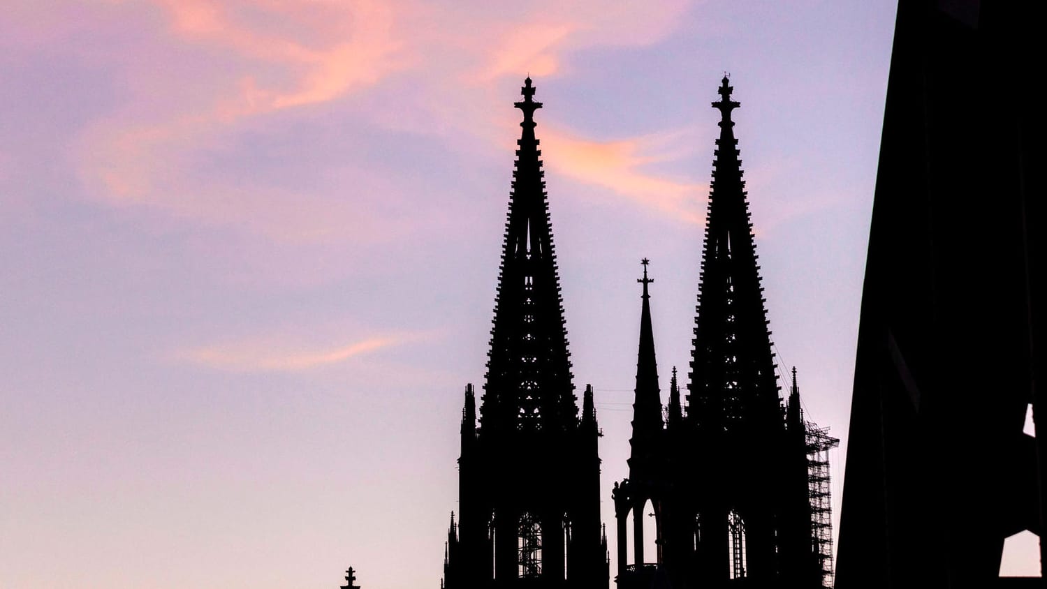 Blick auf den Kölner Dom: Das Erzbistum hat seine Gemeinden ermutigt, zum Erfolg der Impfkampagne beizutragen. Blick auf den Kölner Dom: Das Erzbistum hat seine Gemeinden ermutigt, zum Erfolg der Impfkampagne beizutragen.