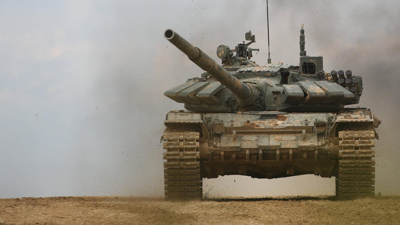 Ein russischer T-72-Panzer: Die russische Armee ist in Sachen Personalstärke und Ausrüstung der ukrainischen deutlich überlegen.